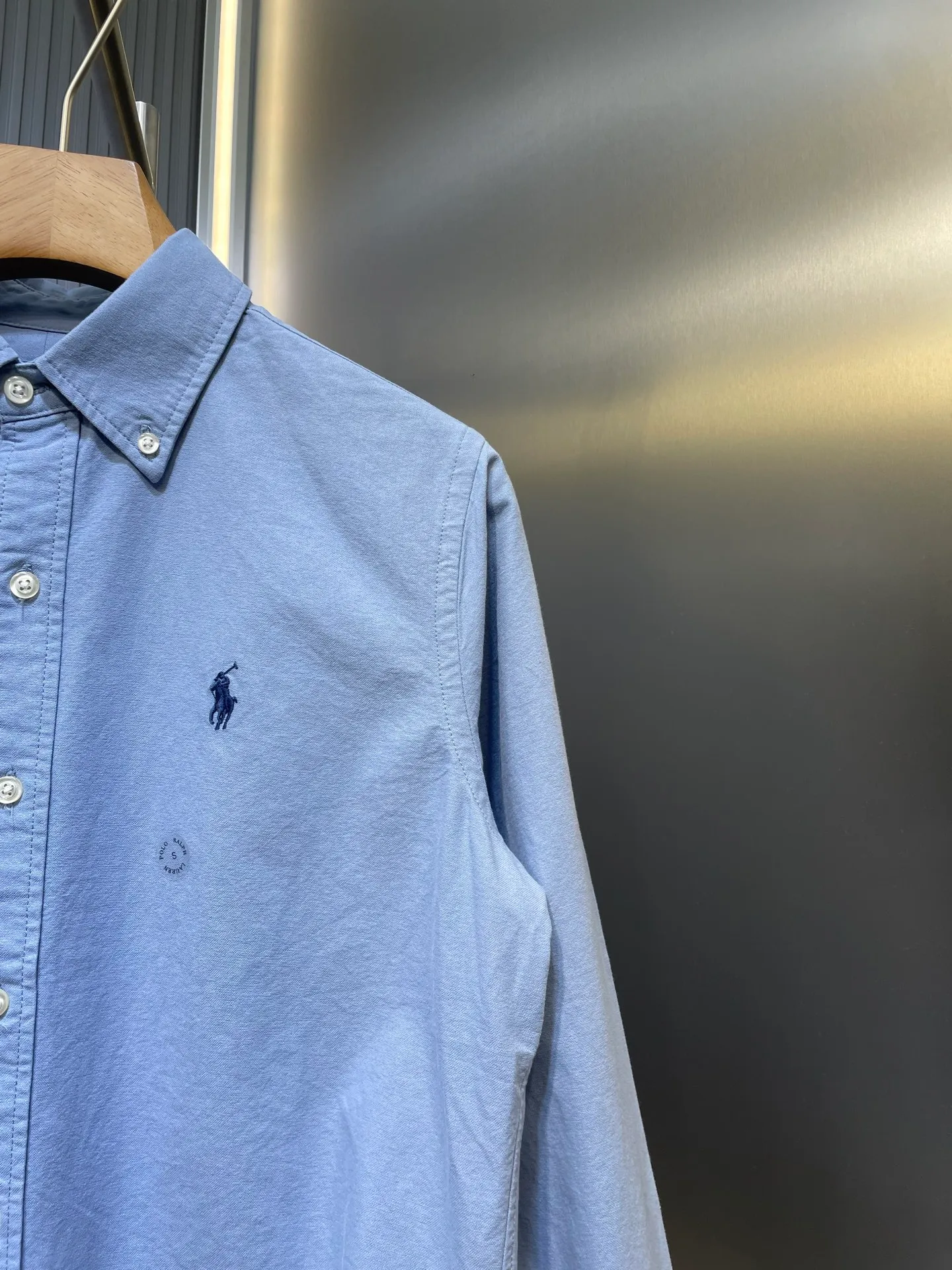 P370 Ralph Lauren 🌟 War Horse solid color shirt, macaron color, white upper body, loose fit, contrasting embroidery design on the cuffs and chest, button closure, can be paired with a skirt of the same color Size: xs-xl